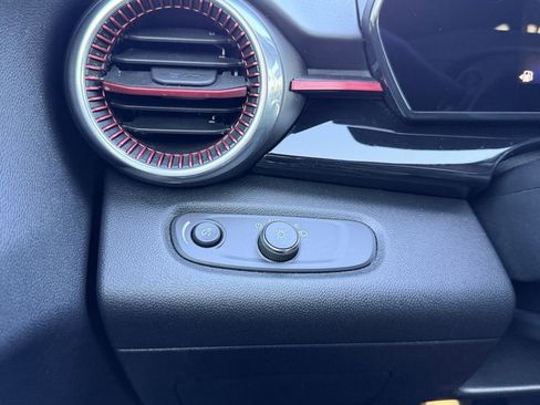 Certified 2024 Chevrolet Trax RS w/ Sunroof Package image 29