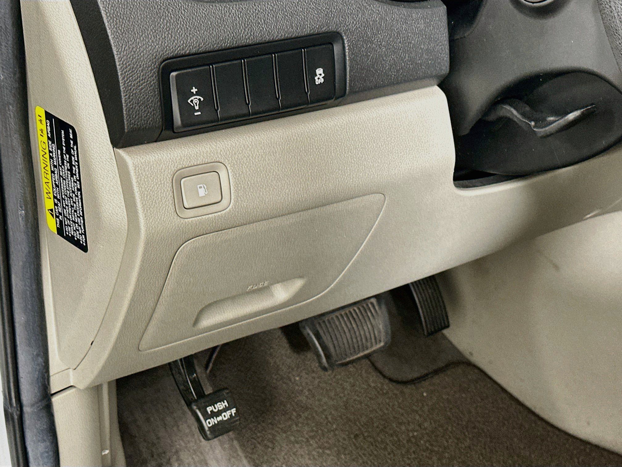Used 2020 Kia Sedona LX FWD image 16