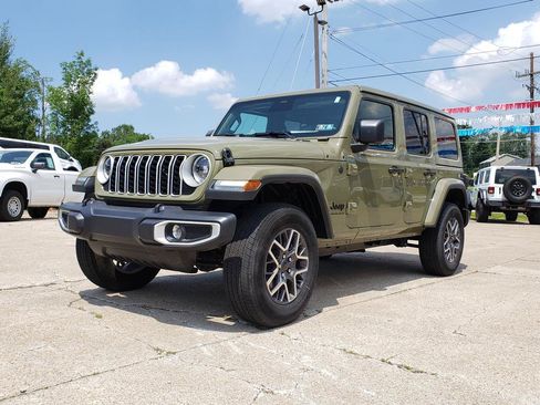 Used 2026 Jeep Wrangler Unlimited Sahara AWD/4WD image 7