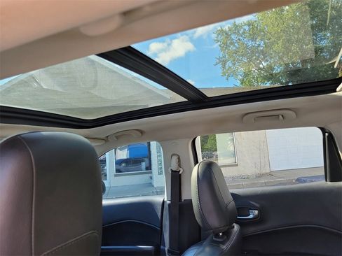 Used 2019 Jeep Compass Limited image 16