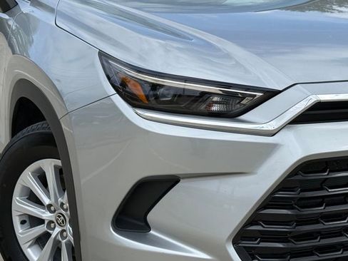 Used 2025 Toyota Grand Highlander FWD image 2