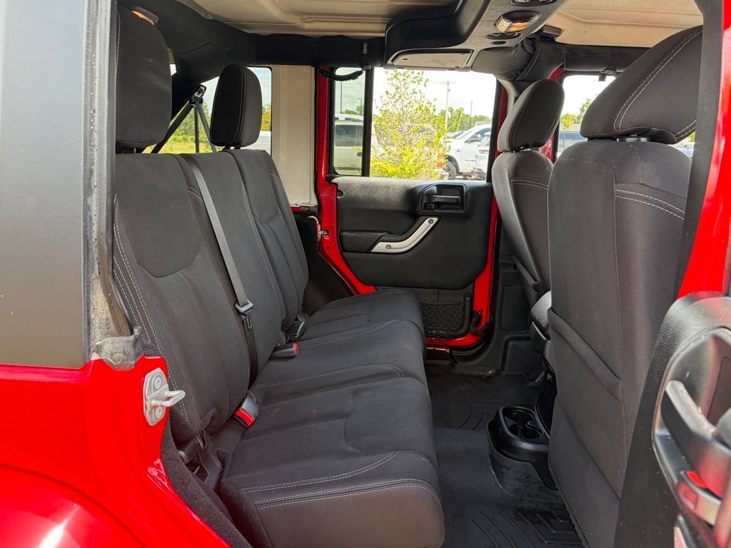 Used 2018 Jeep Wrangler Unlimited Sahara w/ Connectivity Group AWD/4WD image 42