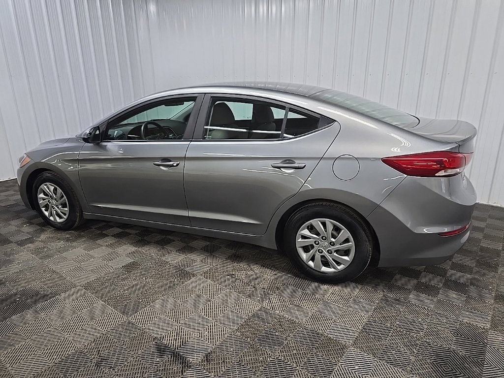 Used 2018 Hyundai Elantra SE FWD image 4