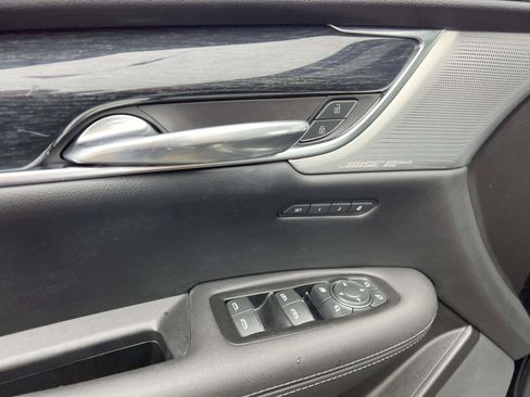 Certified 2022 Cadillac XT5 Premium Luxury w/ LPO, ONYX Package image 17