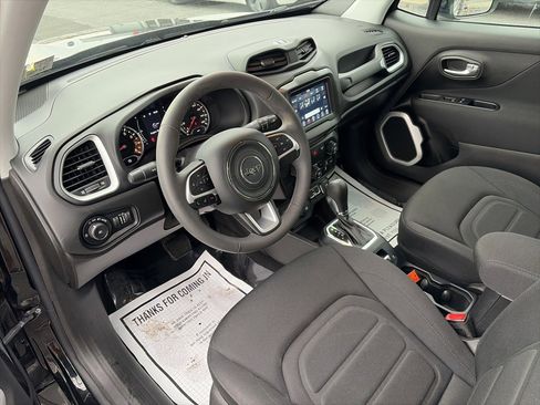 Used 2019 Jeep Renegade Latitude w/ Popular Equipment Group image 20