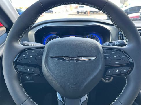 Used 2024 Chrysler Pacifica Limited w/ Uconnect Theater Family Group image 24