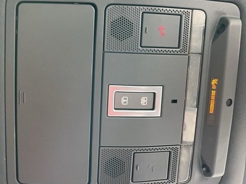 Used 2020 Land Rover Discovery Sport SE R-Dynamic image 23