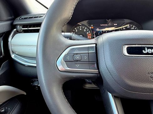 Used 2024 Jeep Compass Limited image 17