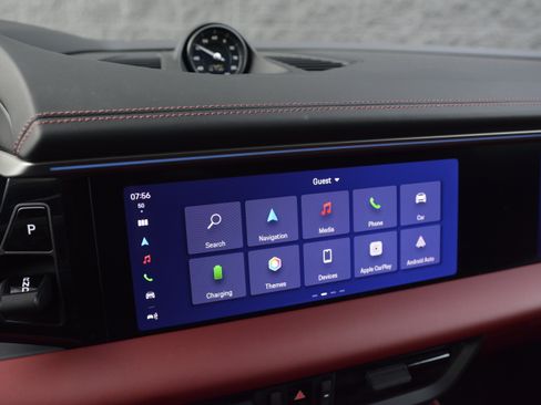 Certified 2025 Porsche Macan 4S Electric AWD/4WD image 22