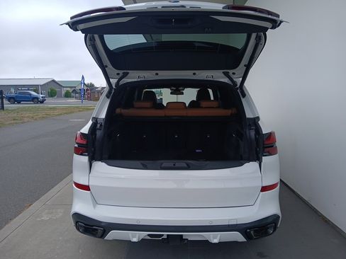 Used 2026 BMW X5 xDrive40i w/ M Sport Package image 12