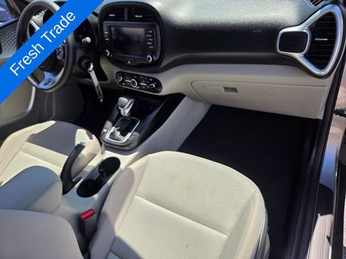 Used 2022 Kia Soul LX FWD image 16