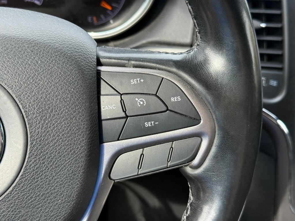 Used 2021 Jeep Grand Cherokee Laredo w/ Security & Convenience Group AWD/4WD image 15