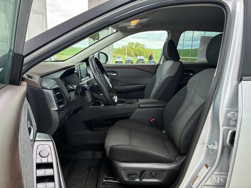 Used 2023 Nissan Rogue SV AWD/4WD image 25