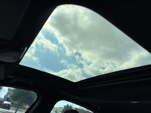 Used 2023 BMW 330i Sedan w/ M Sport Package image 23