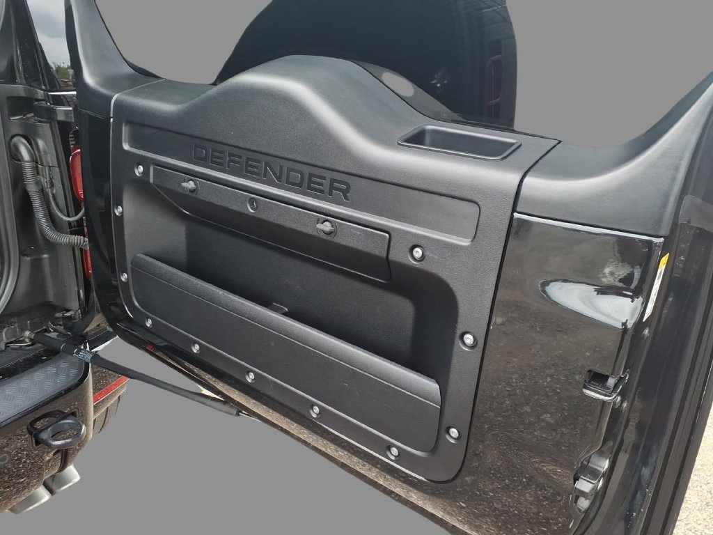 Used 2025 Land Rover Defender 110 X-Dynamic SE AWD/4WD image 12