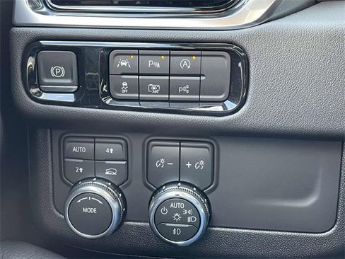 New 2026 GMC Yukon Denali w/ Sun & Power Step Package image 18