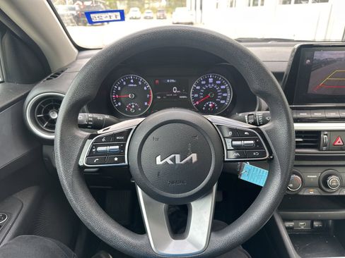 Used 2023 Kia Forte LXS w/ LXS Technology Package image 8