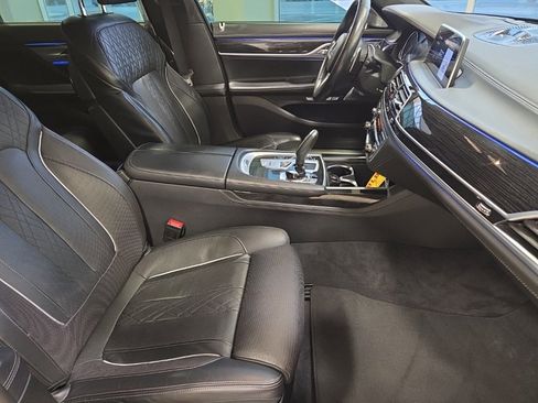 Used 2017 BMW 750i xDrive image 21