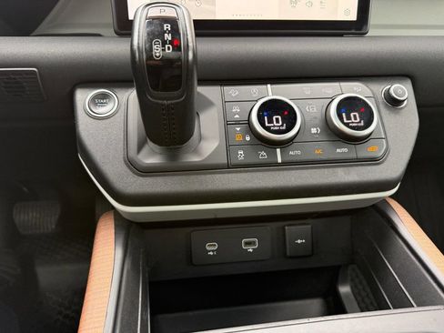 Used 2023 Land Rover Defender 110 X-Dynamic SE AWD/4WD image 16
