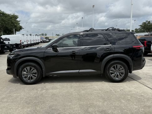 Used 2024 Nissan Pathfinder SV w/ Black Appearance Package FWD image 8