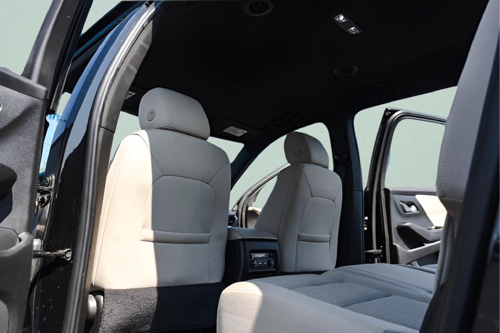 Used 2023 Chevrolet Traverse LS FWD image 18