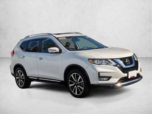 Used 2020 Nissan Rogue SL w/ Premium Package image 3