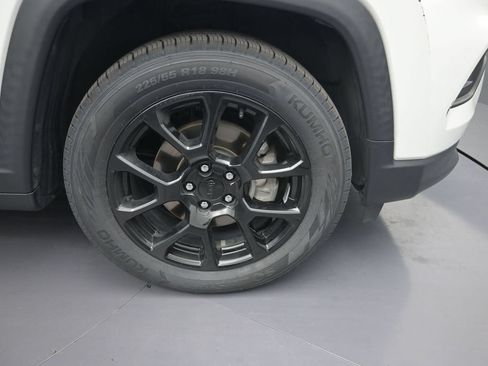 Used 2022 Jeep Compass Latitude FWD image 9