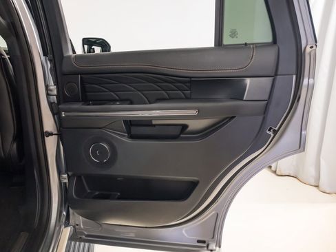 Used 2024 Ford Expedition Platinum image 29