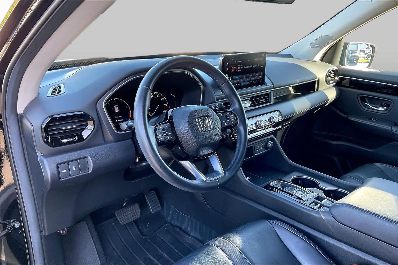 Used 2024 Honda Pilot Touring image 17