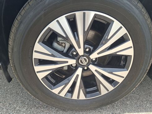 Certified 2021 Nissan Rogue SV FWD image 25