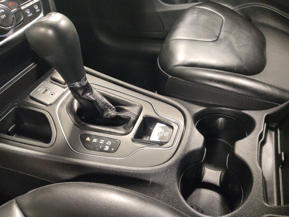 Used 2019 Jeep Cherokee Latitude Plus FWD image 26