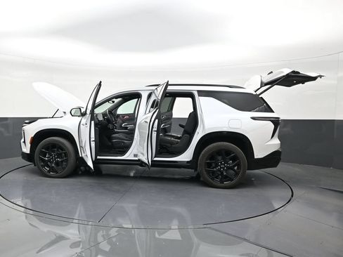 Used 2024 Chevrolet Traverse RS FWD image 30