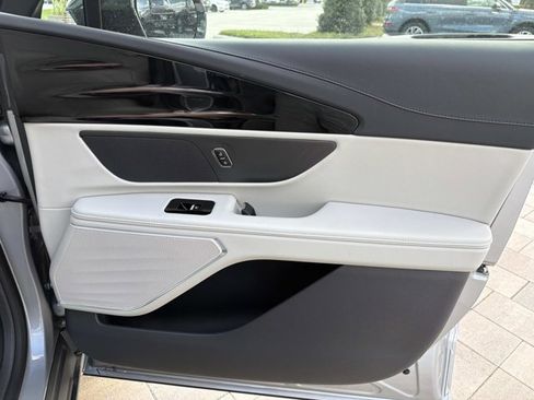 New 2026 Lincoln Nautilus Premier image 17