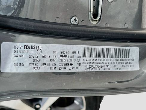 Used 2019 Jeep Cherokee Limited w/ Technology Group FWD image 32