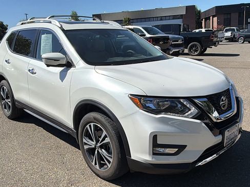 Used 2020 Nissan Rogue SV w/ Sun & Sound Touring Package AWD/4WD image 3