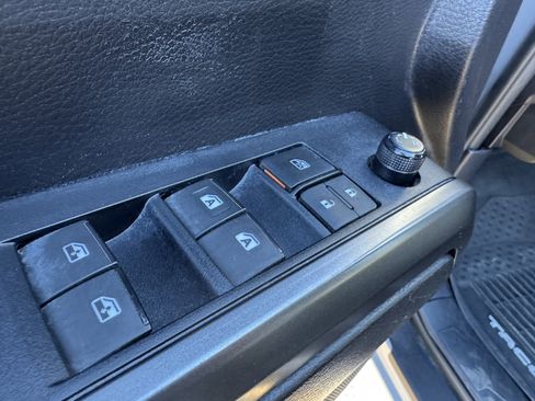 Used 2020 Toyota Tacoma TRD Off-Road w/ Technology Package image 10