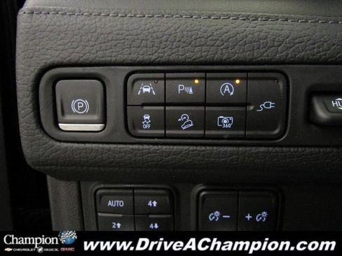 Used 2022 GMC Yukon Denali AWD/4WD image 31