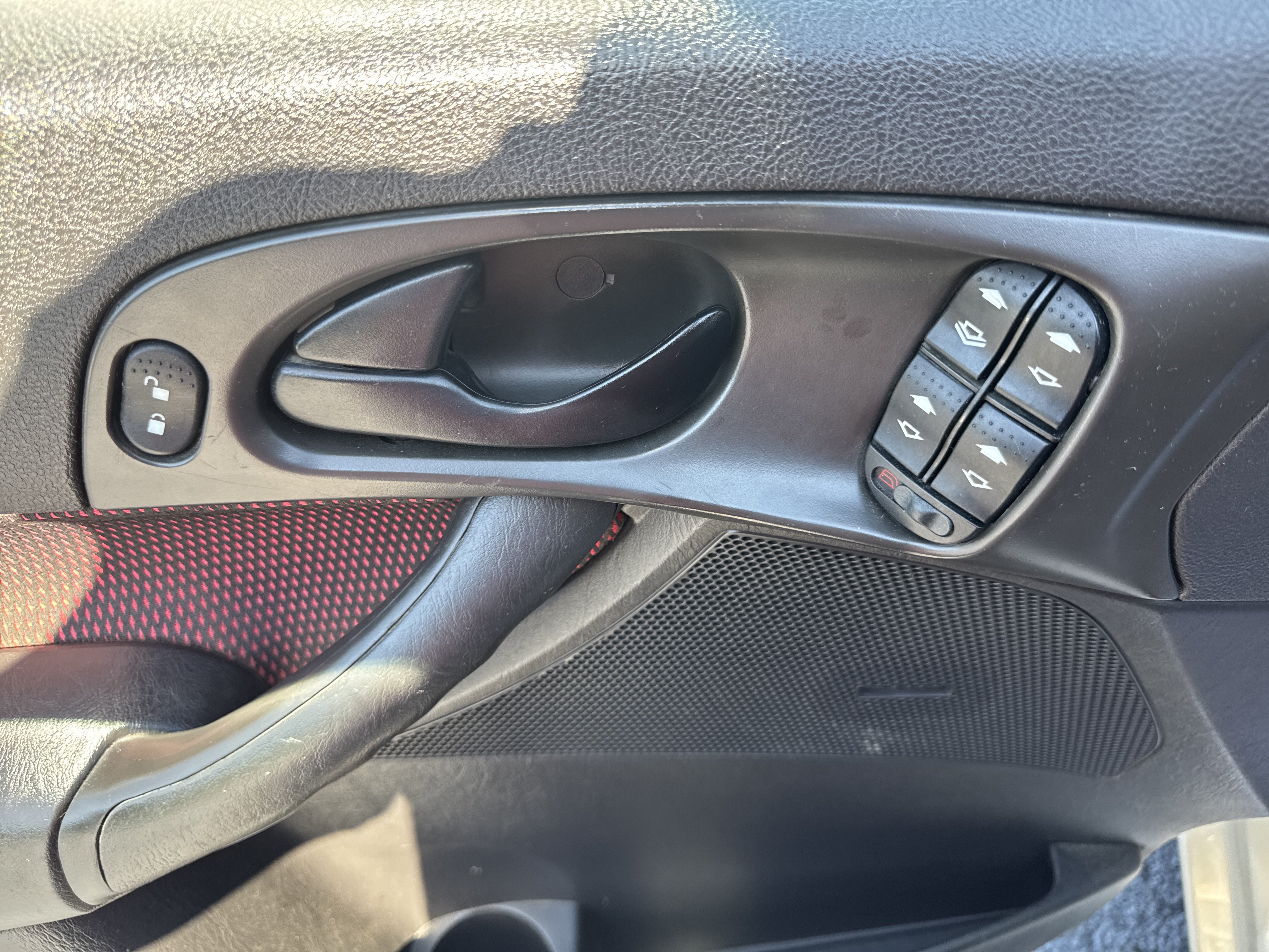 Used 2006 Ford Focus ST FWD image 9