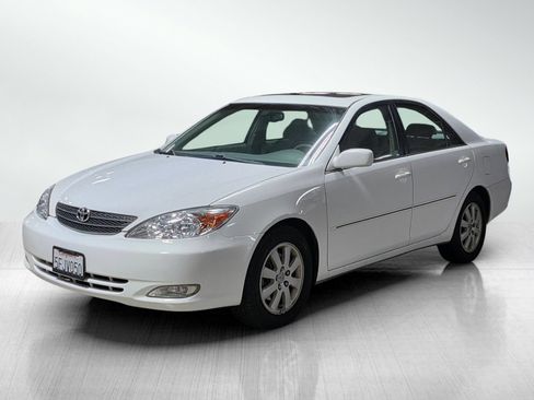 Used 2004 Toyota Camry XLE FWD image 3