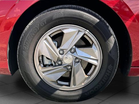 Used 2025 Hyundai Elantra SE FWD image 11