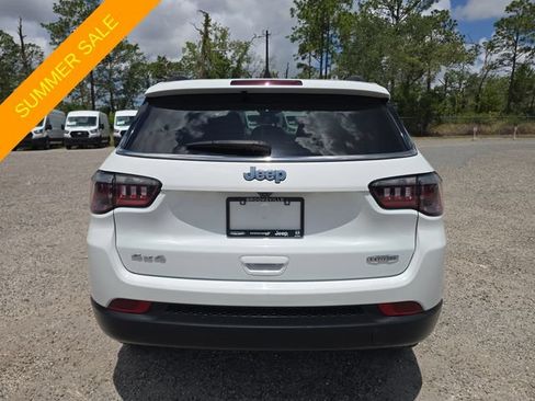 Certified 2024 Jeep Compass Latitude AWD/4WD image 5