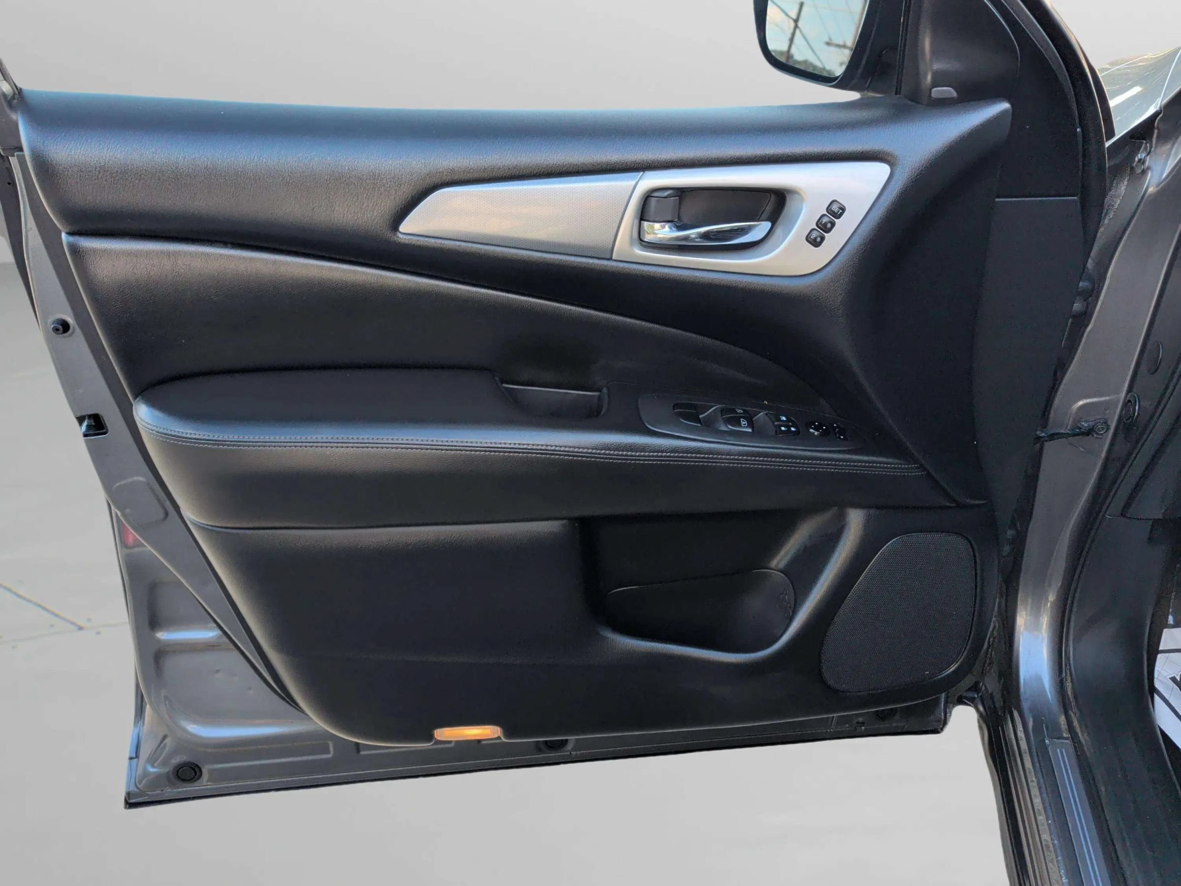 Used 2020 Nissan Pathfinder SL FWD image 39