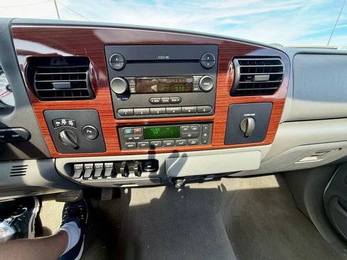 Used 2005 Ford F350 Lariat image 14