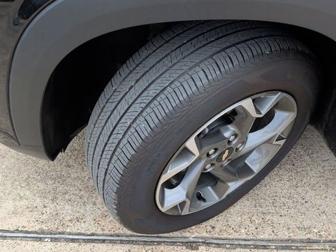 Used 2025 Chevrolet Trax LT FWD image 39