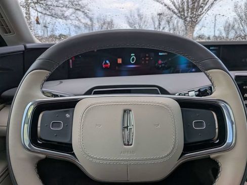Used 2025 Lincoln Nautilus Reserve AWD/4WD image 28