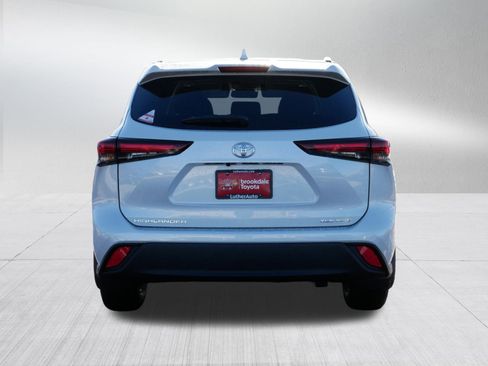 Certified 2026 Toyota Highlander XLE image 6