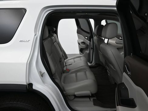 Used 2017 GMC Acadia SLT FWD image 12