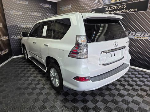 Used 2017 Lexus GX 460 image 10