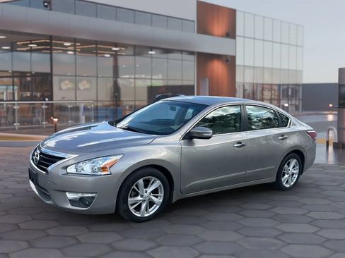 Used 2013 Nissan Altima 2.5 SV w/ 2.5SV Convenience Pkg FWD image 2