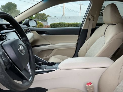 Used 2018 Toyota Camry LE FWD image 11